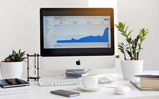 爱游戏活动-纪录大战！球队力克强敌，登顶榜首宝座