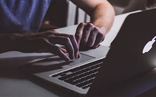 爱游戏投注-吕贝克主场告捷，保级之路重新点燃希望