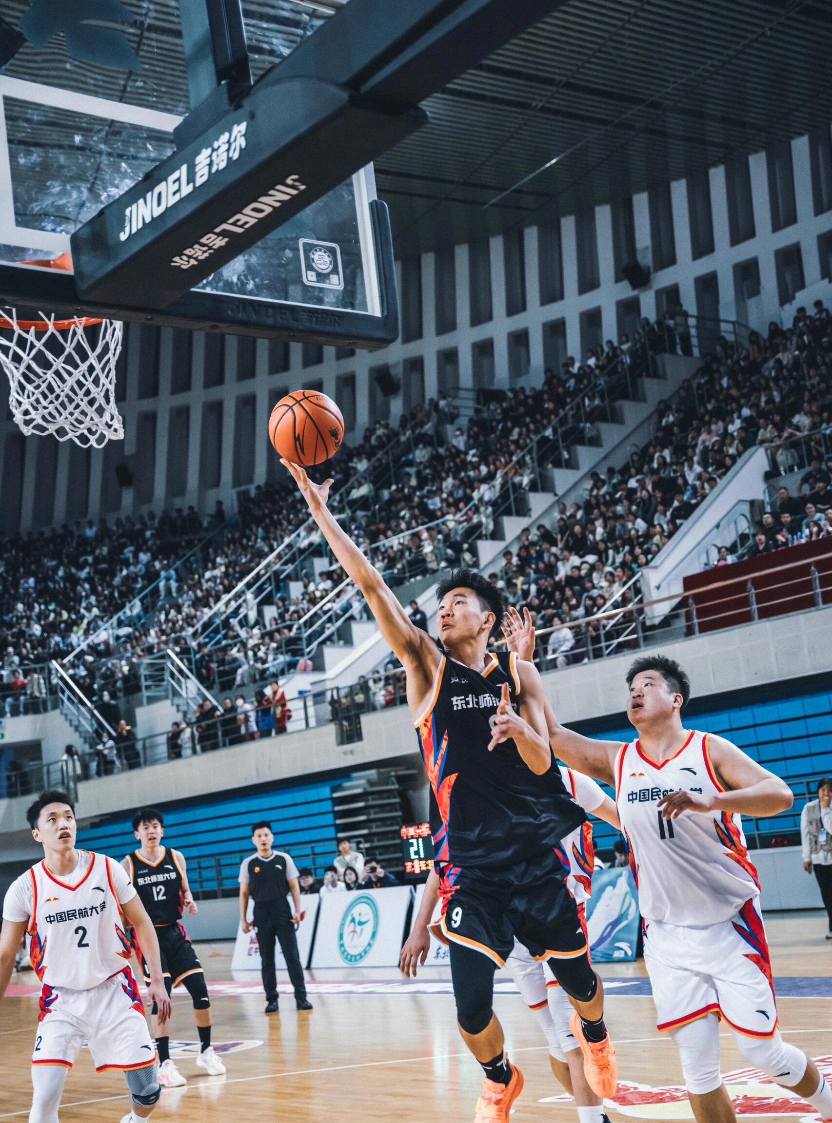 爱游戏中国官网-篮球运动员个人风采赛场上尽显