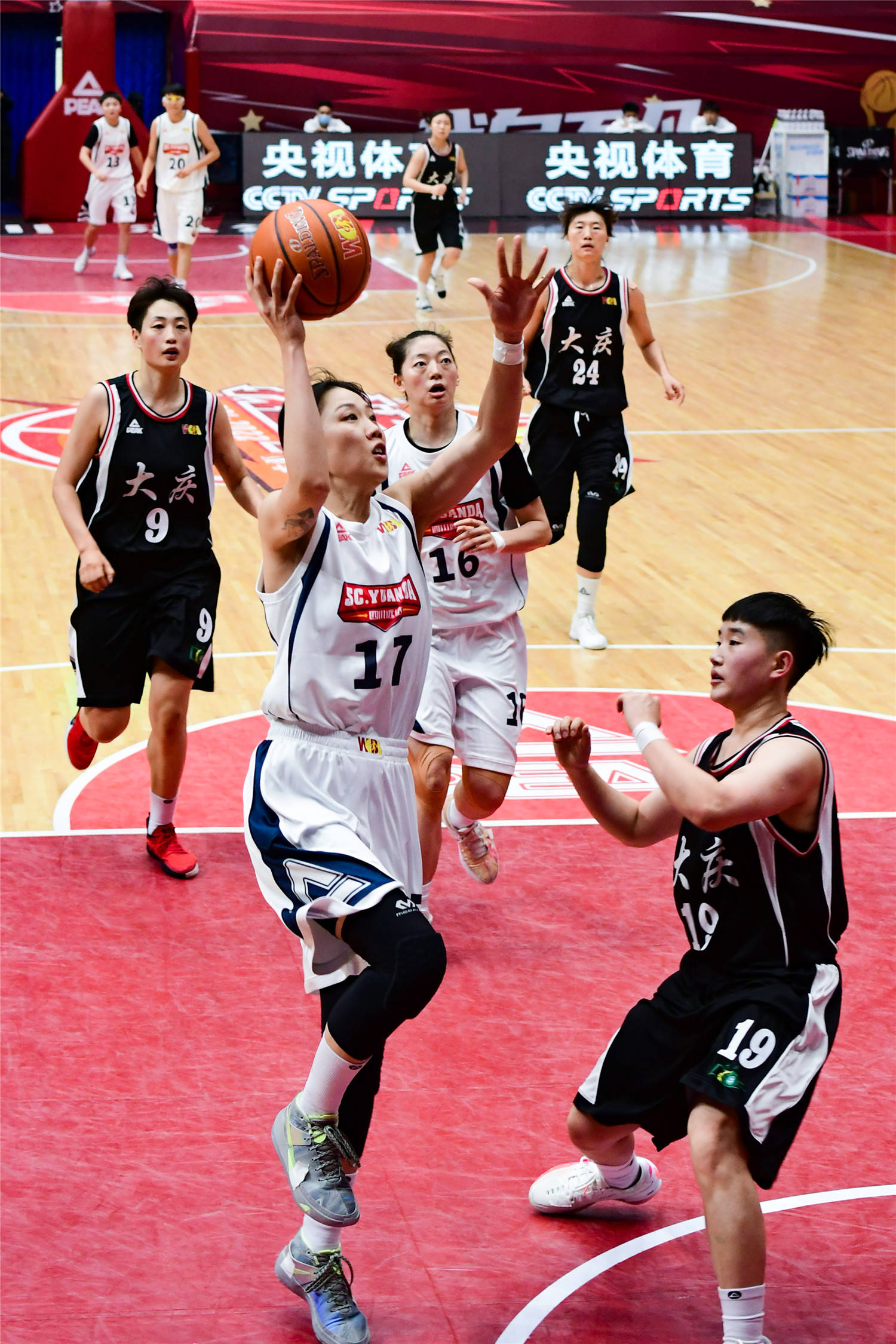 四川男篮再胜一场，势不可挡重返榜首的简单介绍