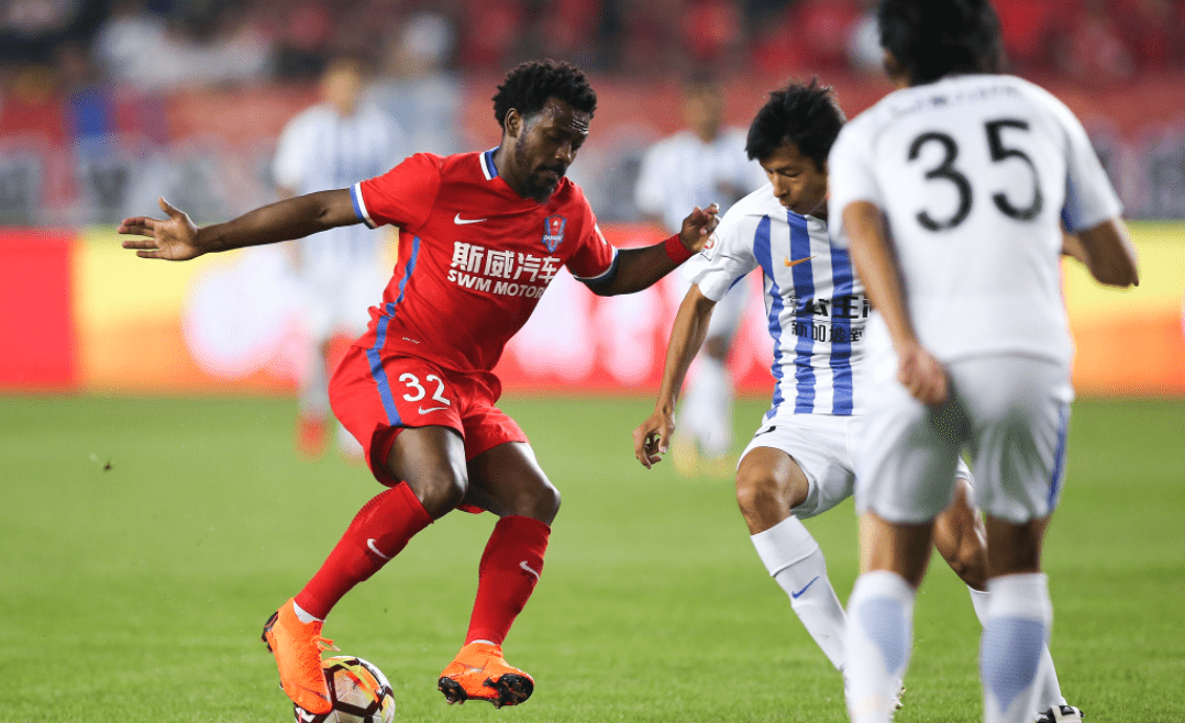 关于尼斯球员助球队取胜，展现团结力量的信息