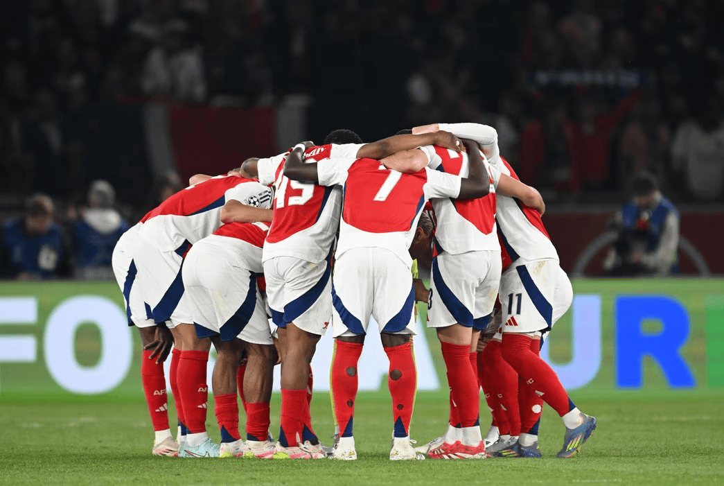 球员在比赛中连续得分，带领球队拿下胜利