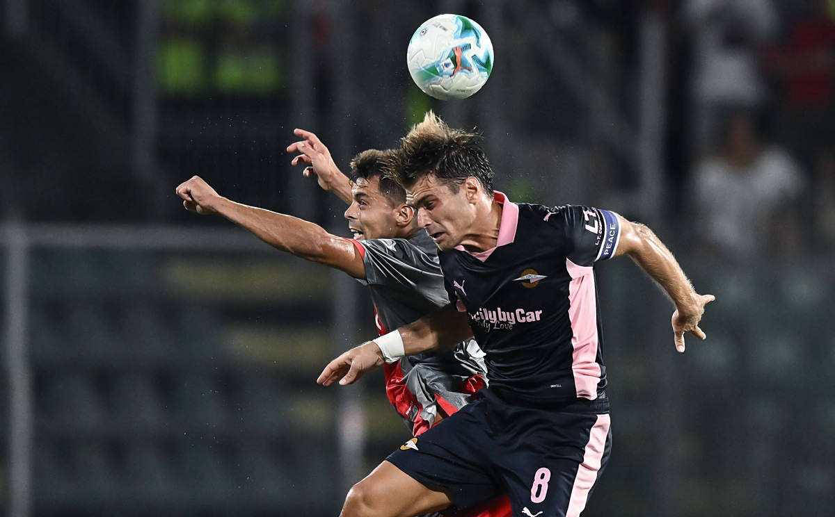 包含AC米兰战胜对手，继续保持稳定的词条