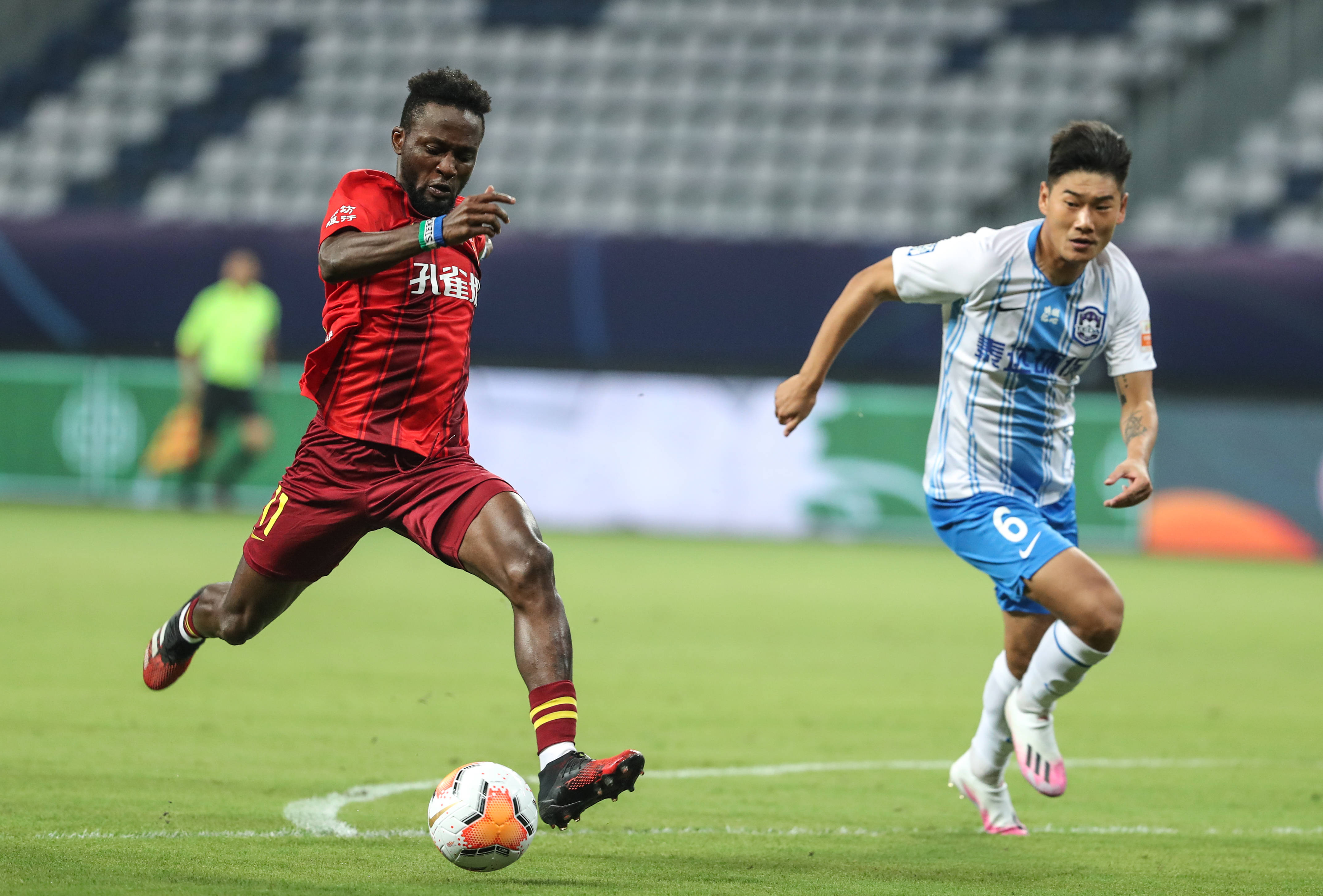 爱游戏娱乐-天津泰达中场球员荣膺本轮最佳表现奖