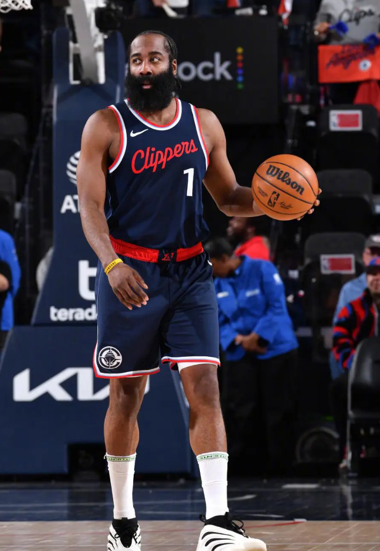 爱游戏网页版-快船奏凯尔特人，赢下激烈对决