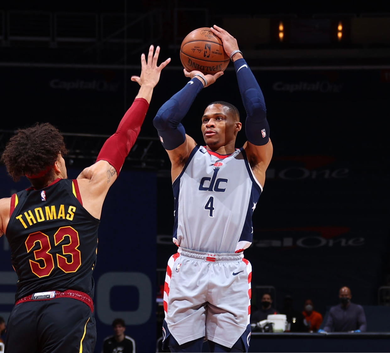 爱游戏官方登录入口-尼克斯击败骑士，克劳德核心表现