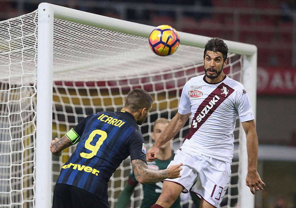 包含意大利主场成功击败对手，取得关键胜利的词条