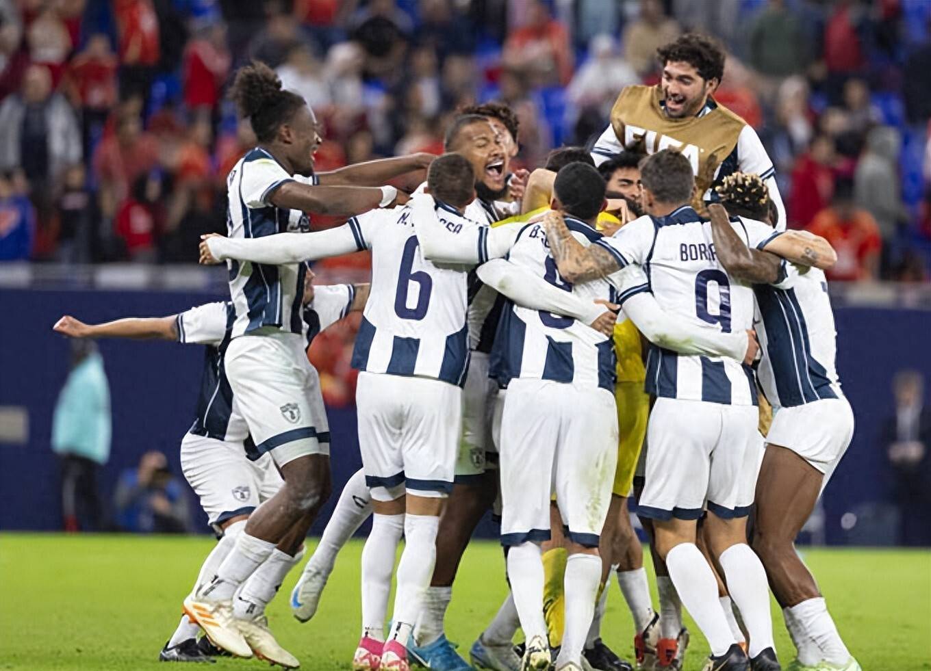 爱游戏网站入口-墨西哥代表团斩获马术比赛奖杯