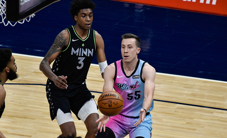 包含篮网意外负于实力弱旅，球迷唏嘘不已的词条