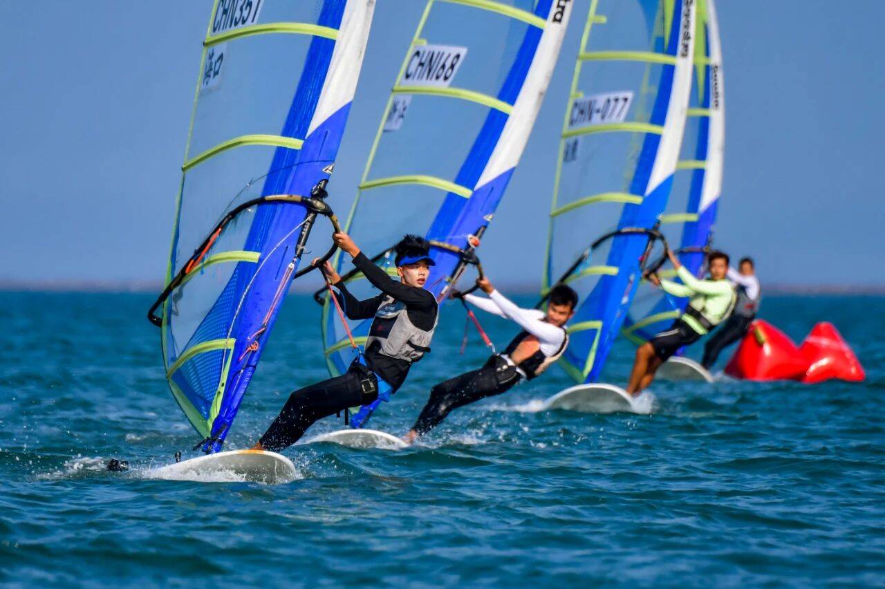 爱游戏网页版入口-意大利选手在帆船比赛中引人注目