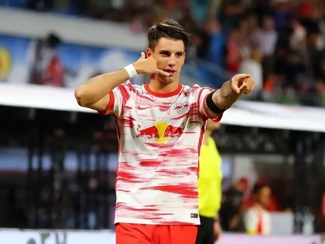 包含汉堡闷平卡尔斯鲁厄，保持低迷状态的词条