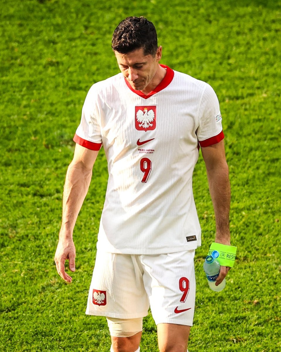 波兰队风光不再！惨败无缘欧国杯决赛！的简单介绍